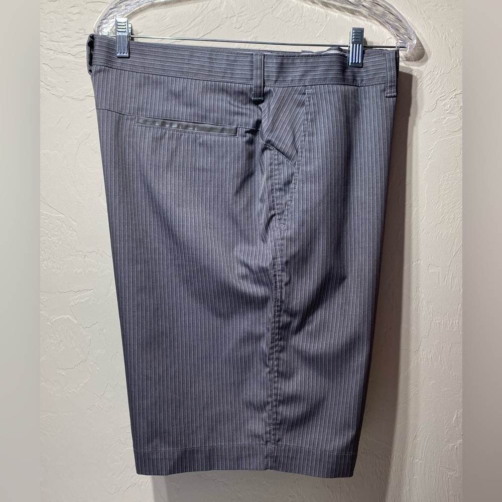 Callaway Golf Shorts Sz 40 ?? Mens Gray Stripe Flat Front